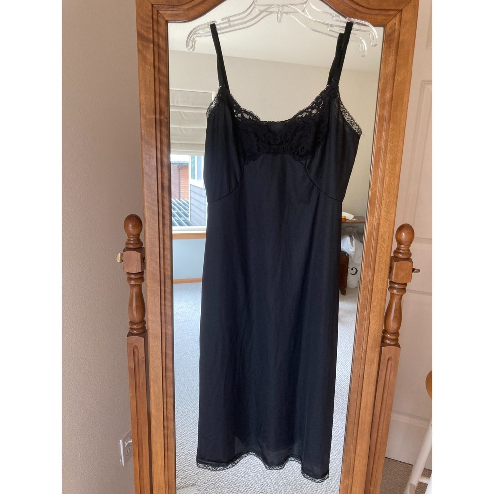 Slip Black Full Slip lace trim. Vintage No tag but probably sz M see description